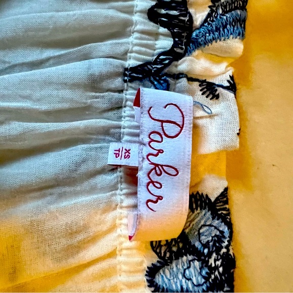 Parker off the shoulder blouse. XS. Flower embroidery - Picture 6 of 9